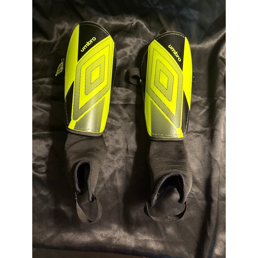 Umbro Ceramica 2 Soccer Shin and Ankle Guards Size: L 5”3 5”11
